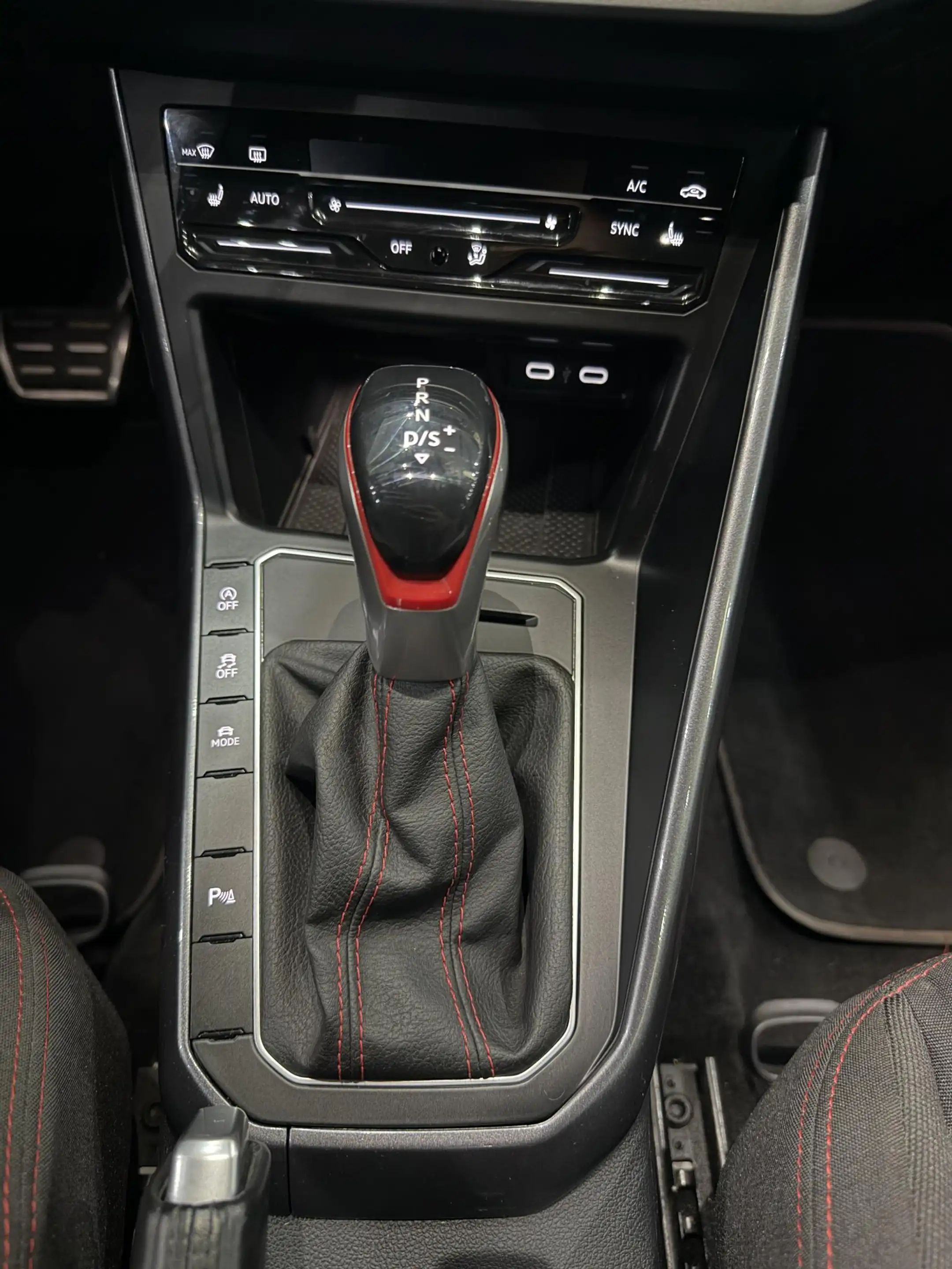 Volkswagen Polo GTI 2.0 TSI — photo 9