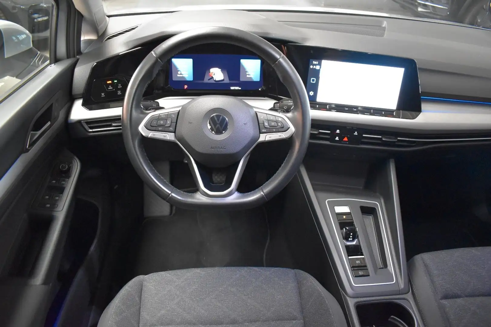Volkswagen Golf 8 Lim. LIFE*LED*DIGITAL*NAVI*SHZ*KAMERA*SHZ Silber - 2
