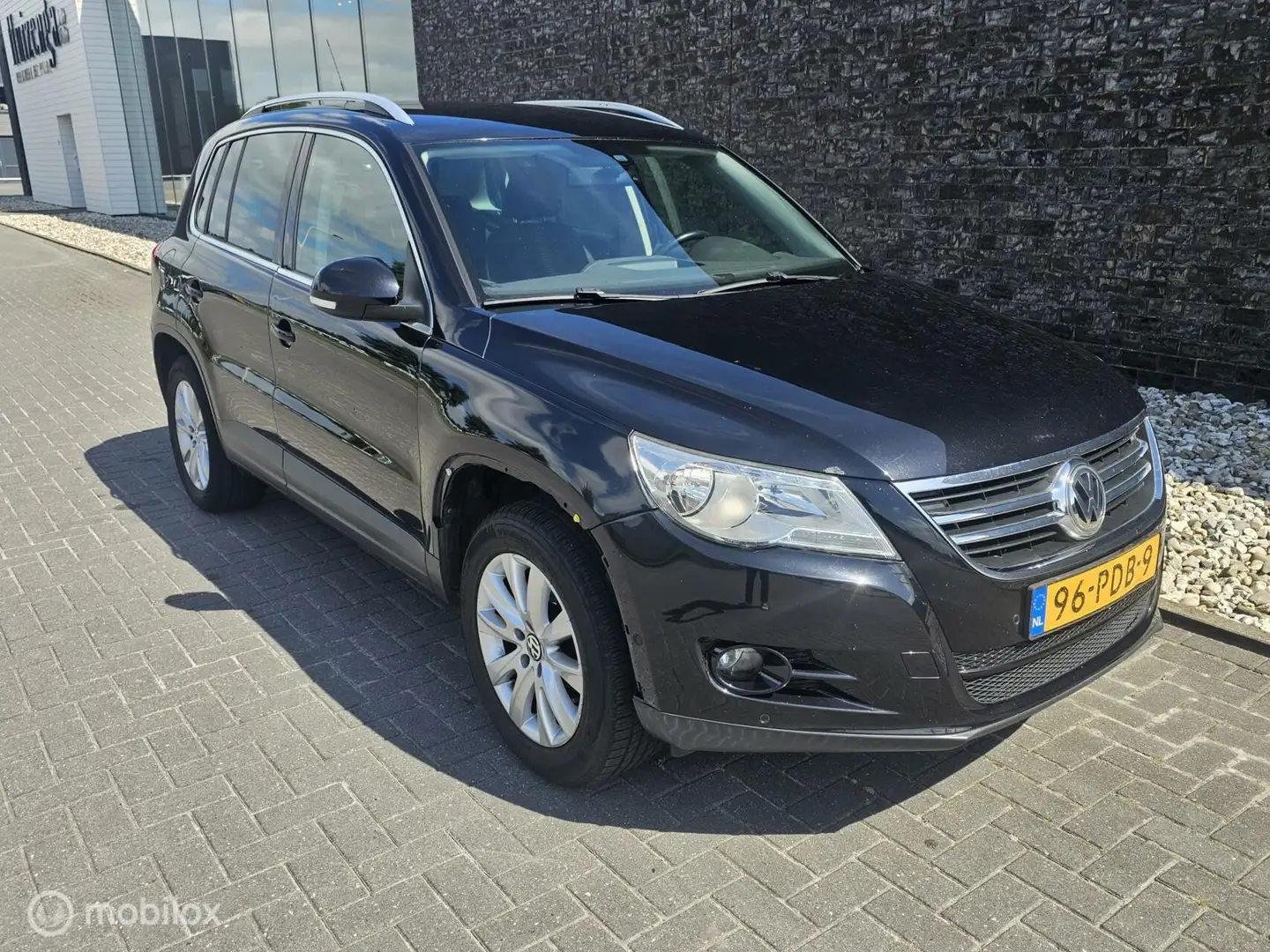 Volkswagen Tiguan 1.4 TSI Sport&Style Zwart - 2