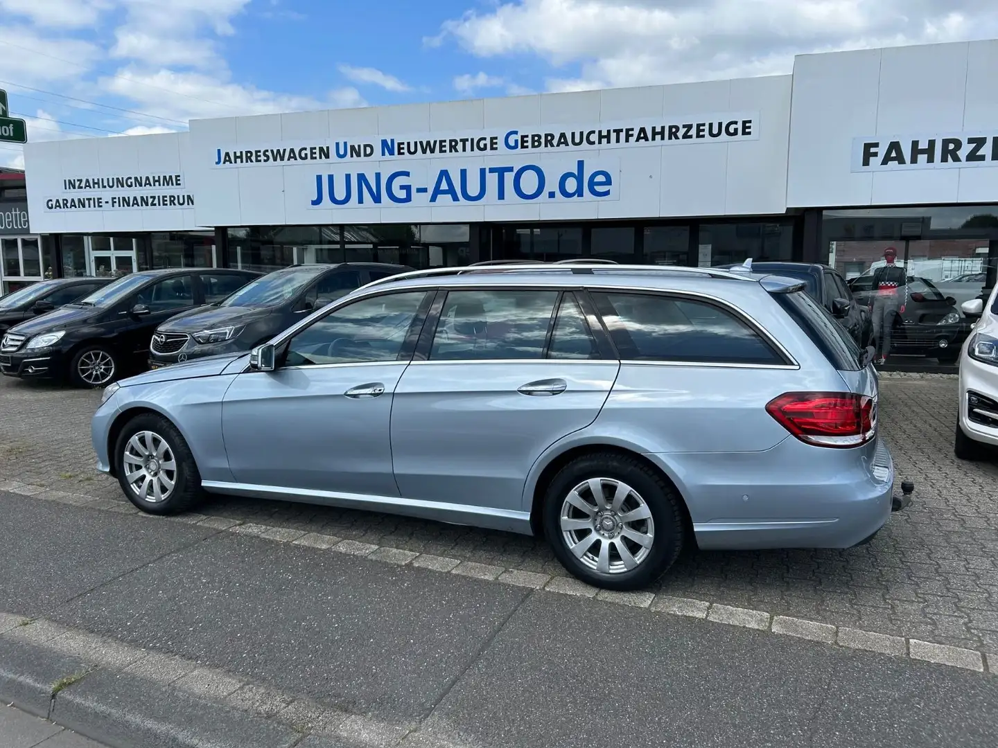 Mercedes-Benz E 200 T-Modell E 200 BlueTec LEDER AHK 360 NAVI EURO 6 Zilver - 1