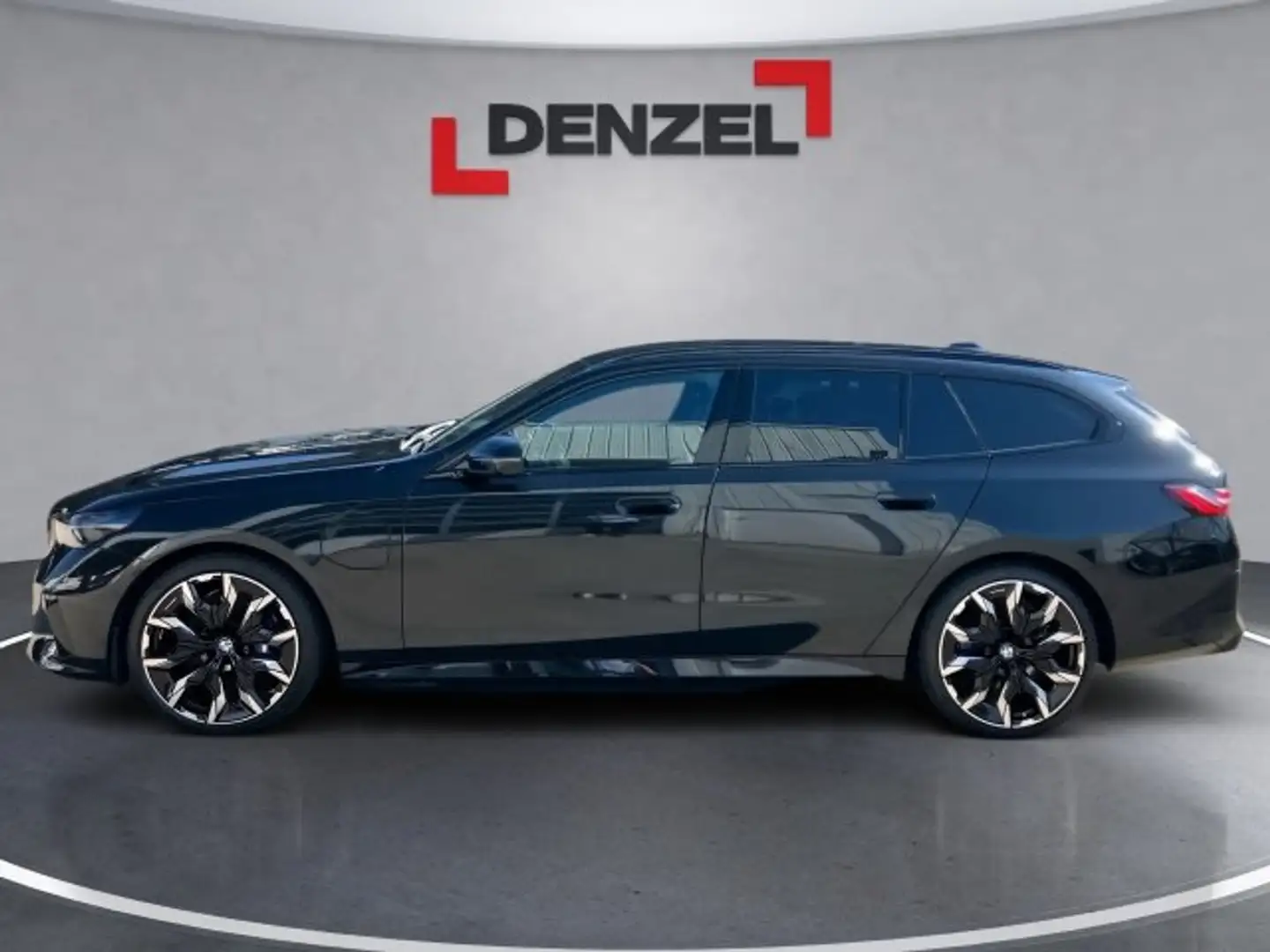 BMW 550 e xDrive Touring Schwarz - 2