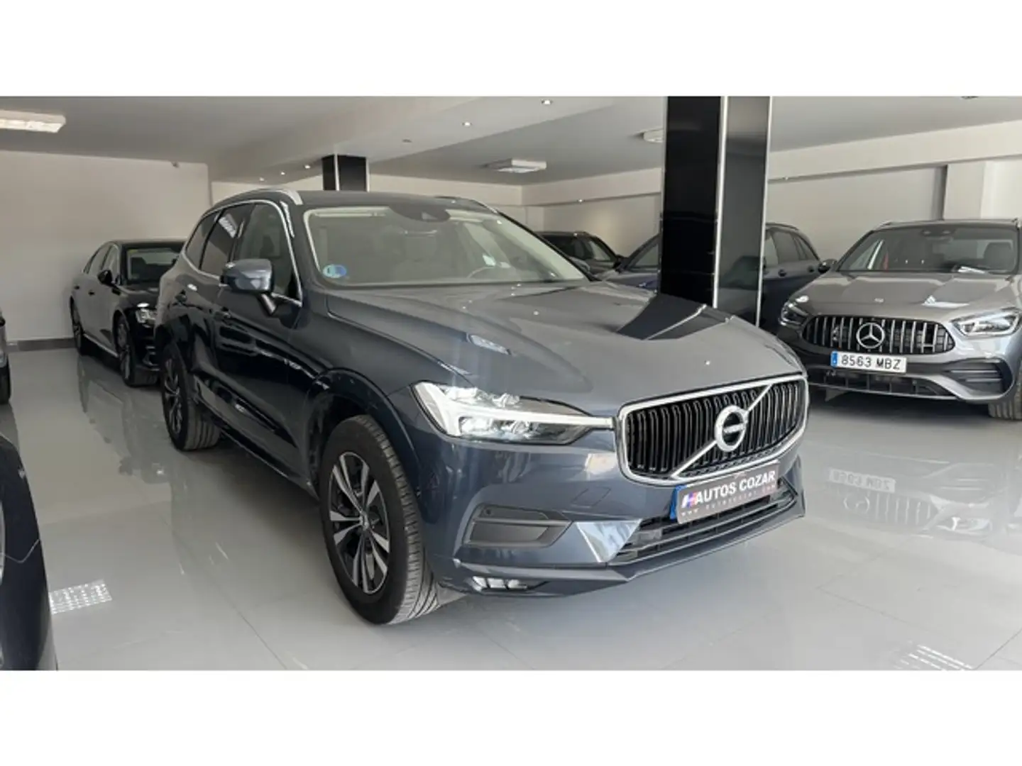 Volvo XC60 B4 Momentum Pro AWD Aut. Grijs - 1