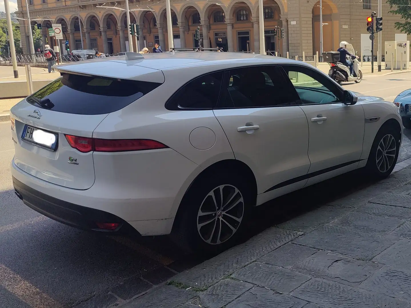 Jaguar F-Pace F-Pace 2.0d R-Sport awd 180cv auto - 1