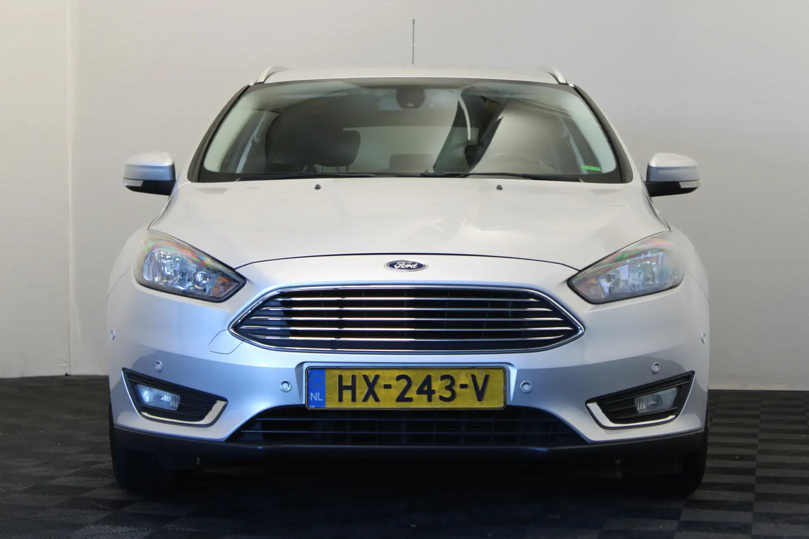 Ford Focus Wagon 1.0 Titanium Edition Grijs - 2
