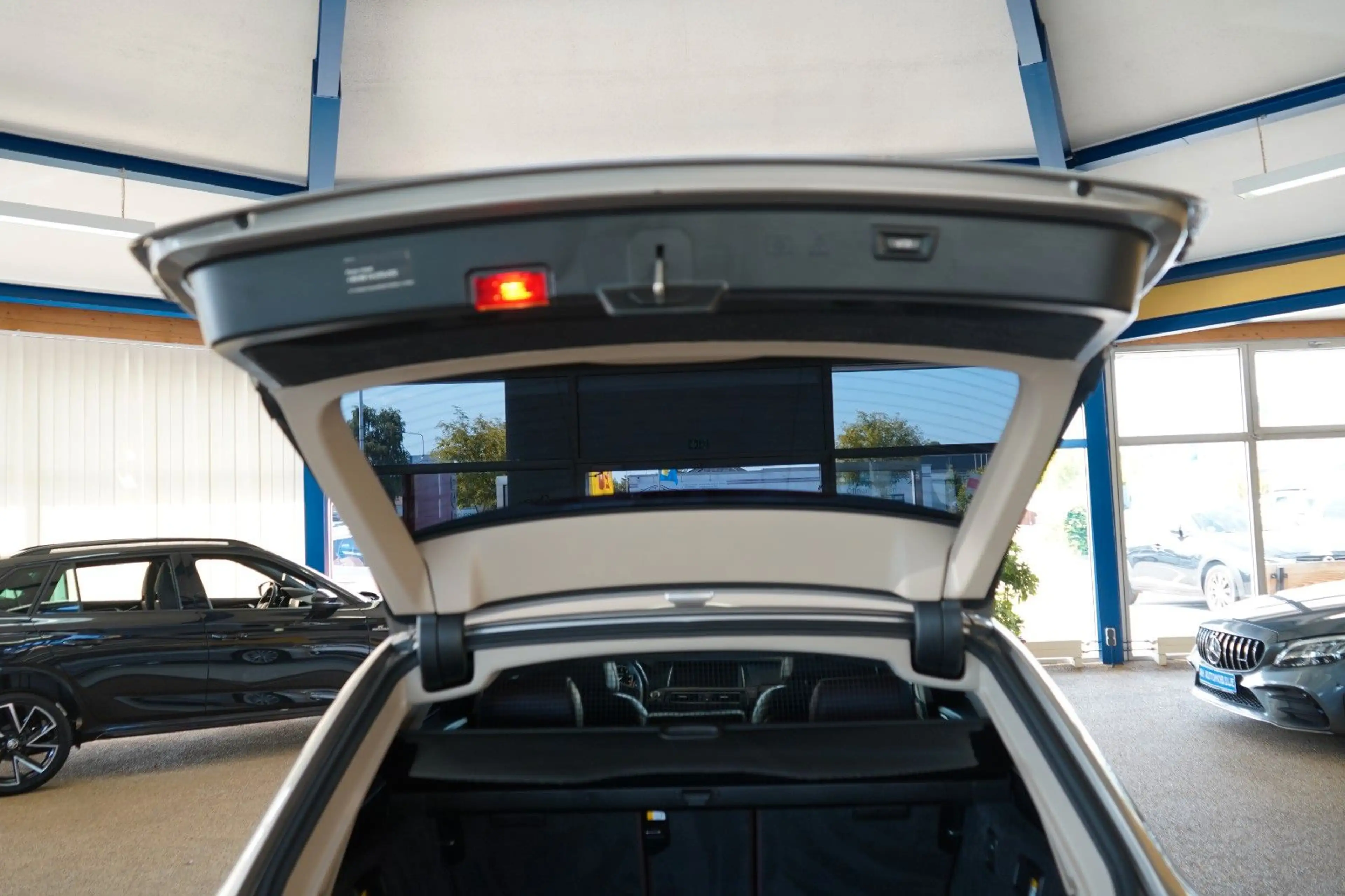 BMW 528 i Touring xDrive XENON / NAVI / LEDER / HUD — photo 7