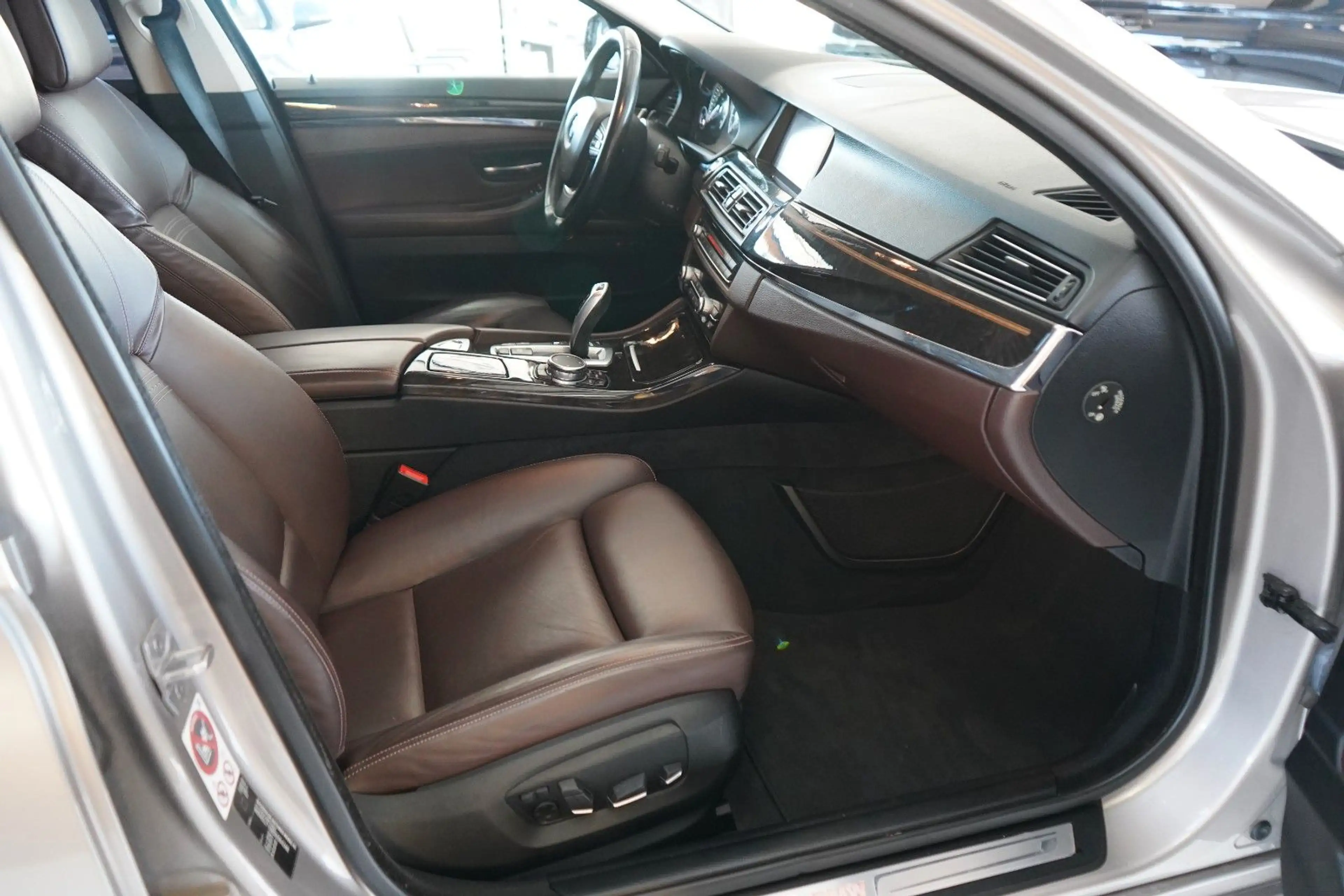 BMW 528 i Touring xDrive XENON / NAVI / LEDER / HUD — photo 9
