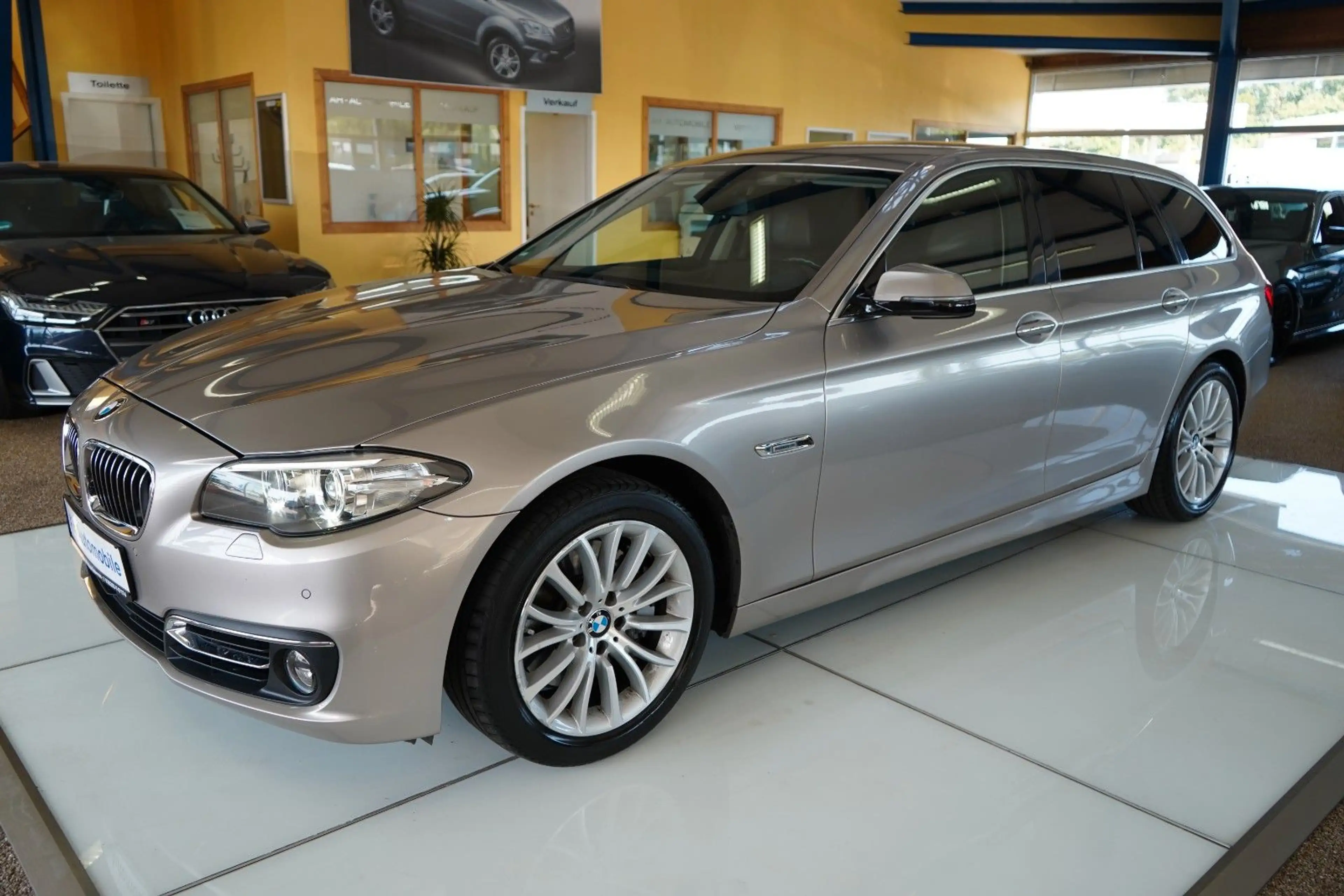 BMW 528 i Touring xDrive XENON / NAVI / LEDER / HUD