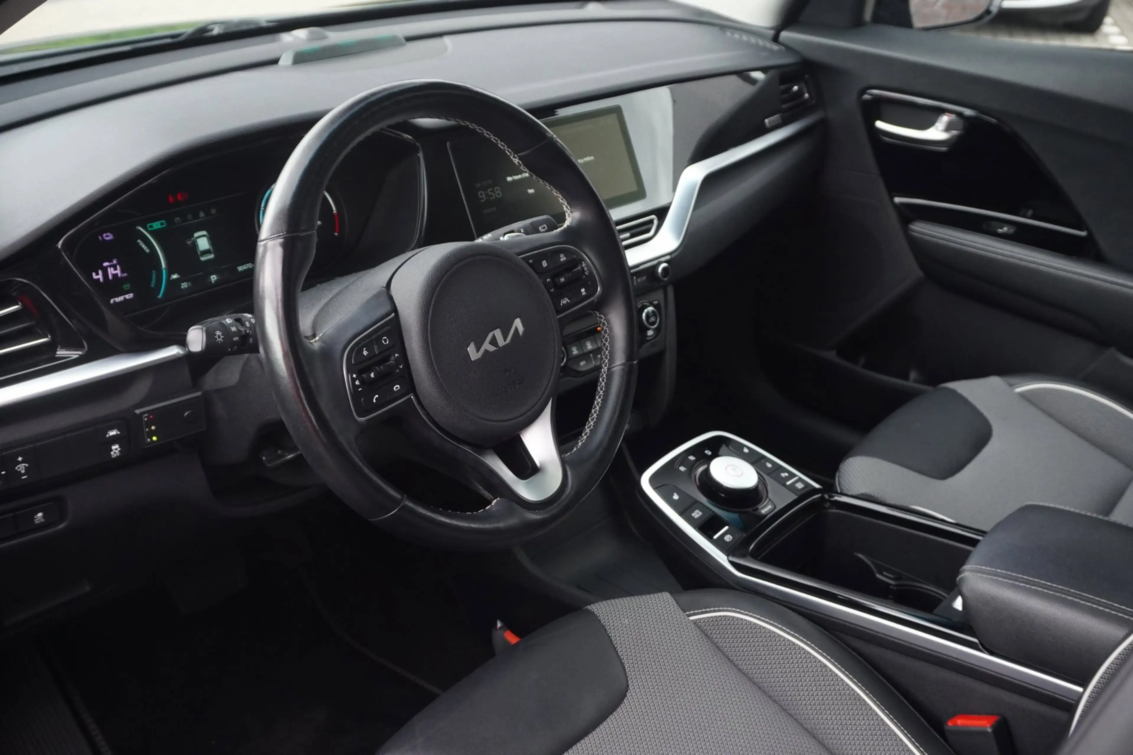 Kia e-Niro DynamicPlusLine 64 kWh / Pano / Carplay / Camera / — photo 12