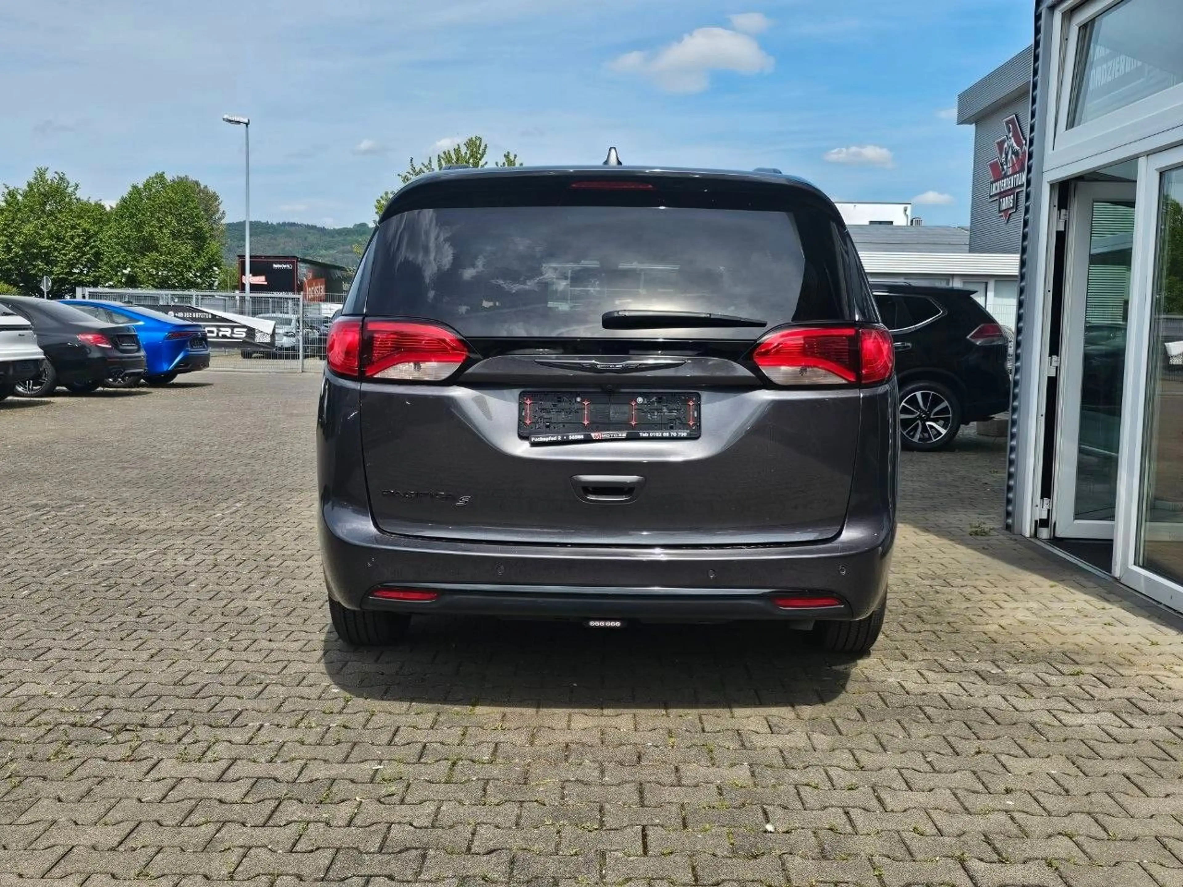 Chrysler Pacifica Touring 8 Sitzer Sommerspecial — photo 7