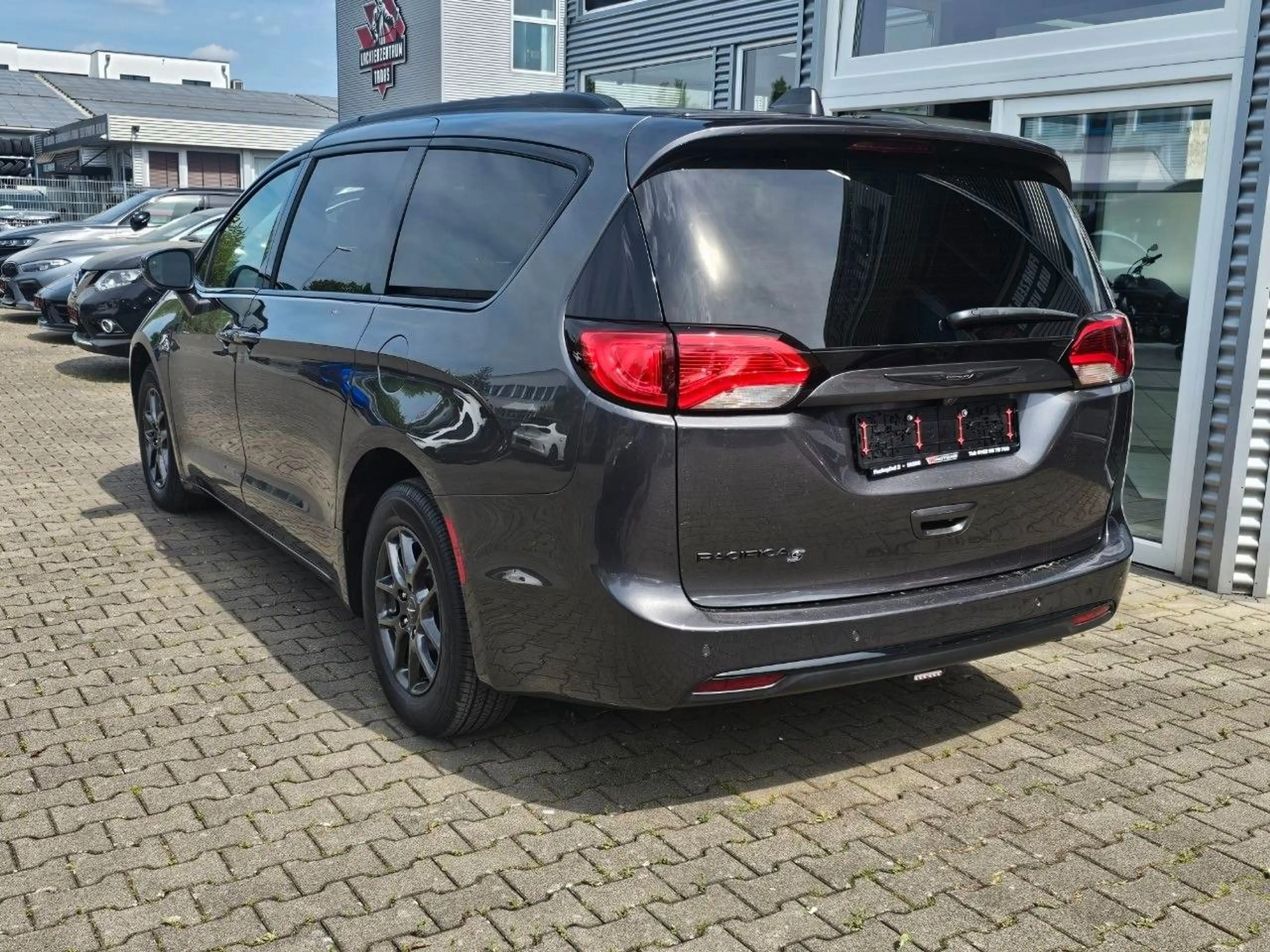 Chrysler Pacifica Touring 8 Sitzer Sommerspecial — photo 8