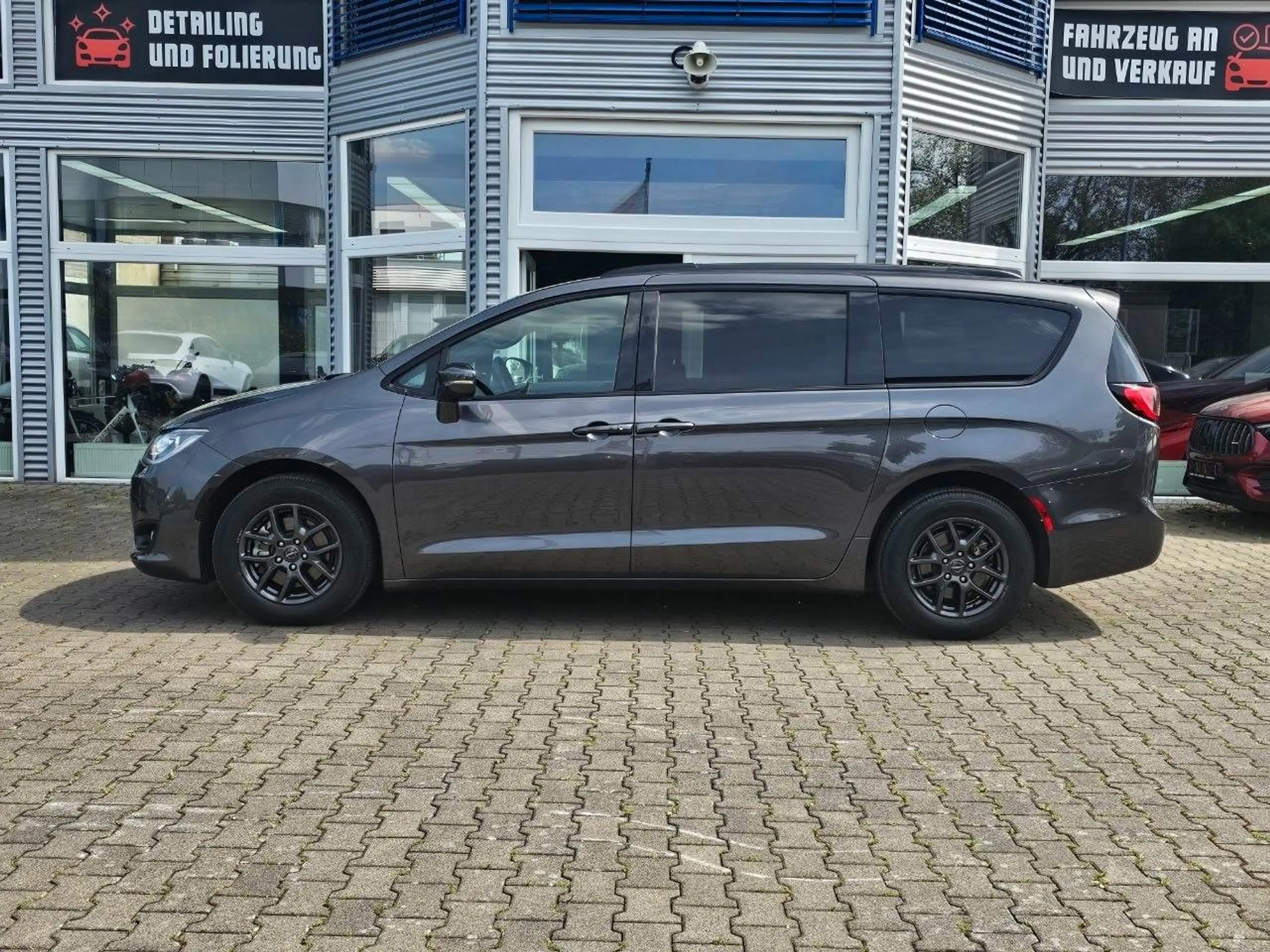Chrysler Pacifica Touring 8 Sitzer Sommerspecial — photo 9