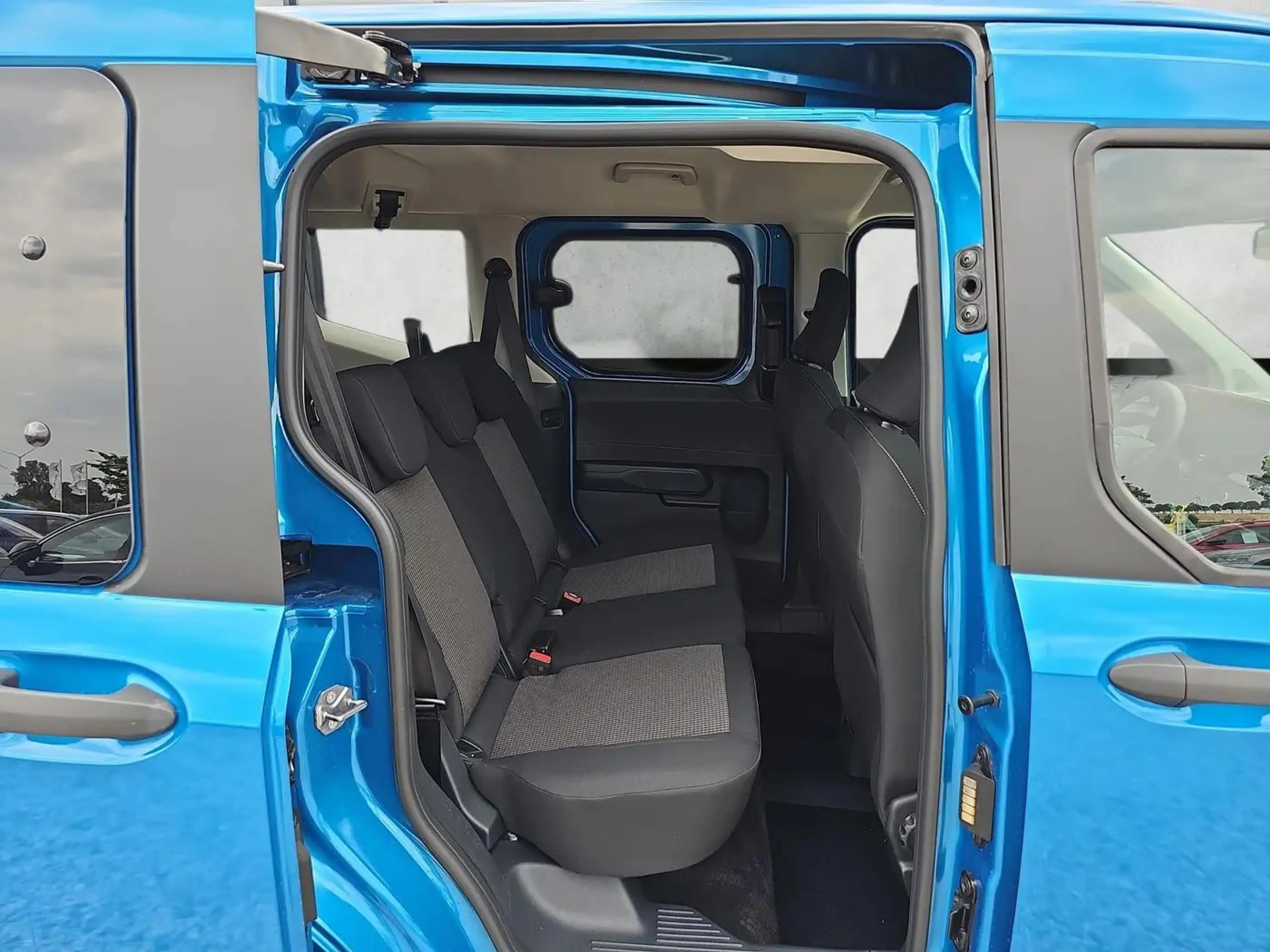 Ford Tourneo Courier Trend 1.0 EB 5JGar Kamera AHK 92 kW (125 PS), S... — photo 13