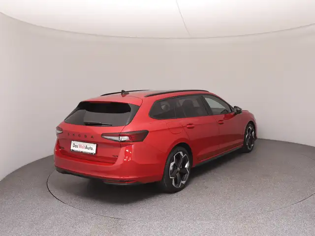 Skoda Superb view 4