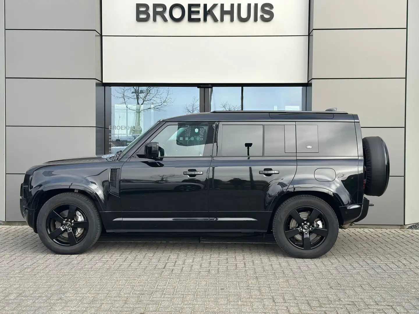 Land Rover Defender P400e 110 X-Dynamic SE | Matrix LED | Panoramadak Zwart - 2