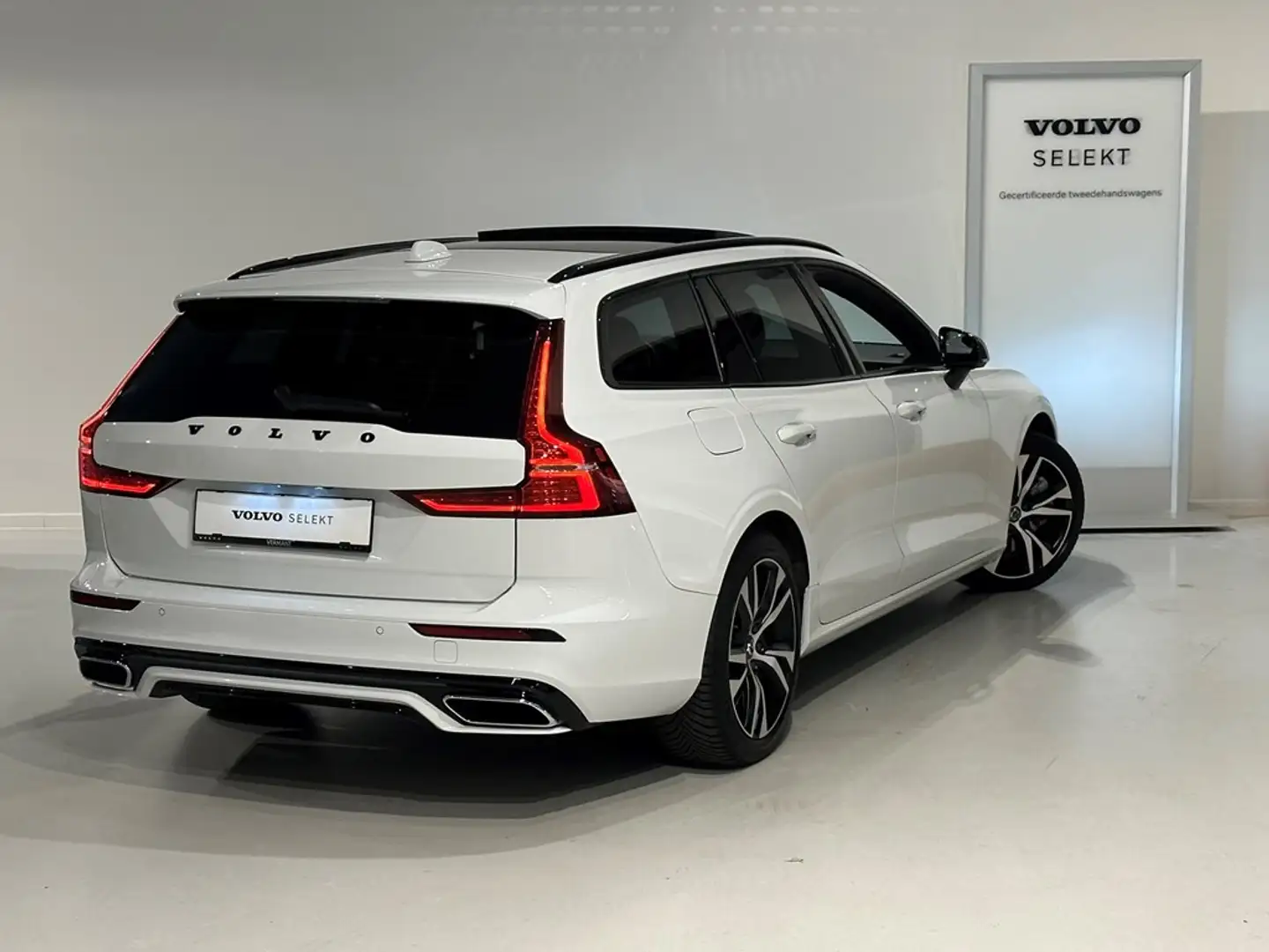 Volvo V60 T6 Recharge R Design Long Range Blanc - 2