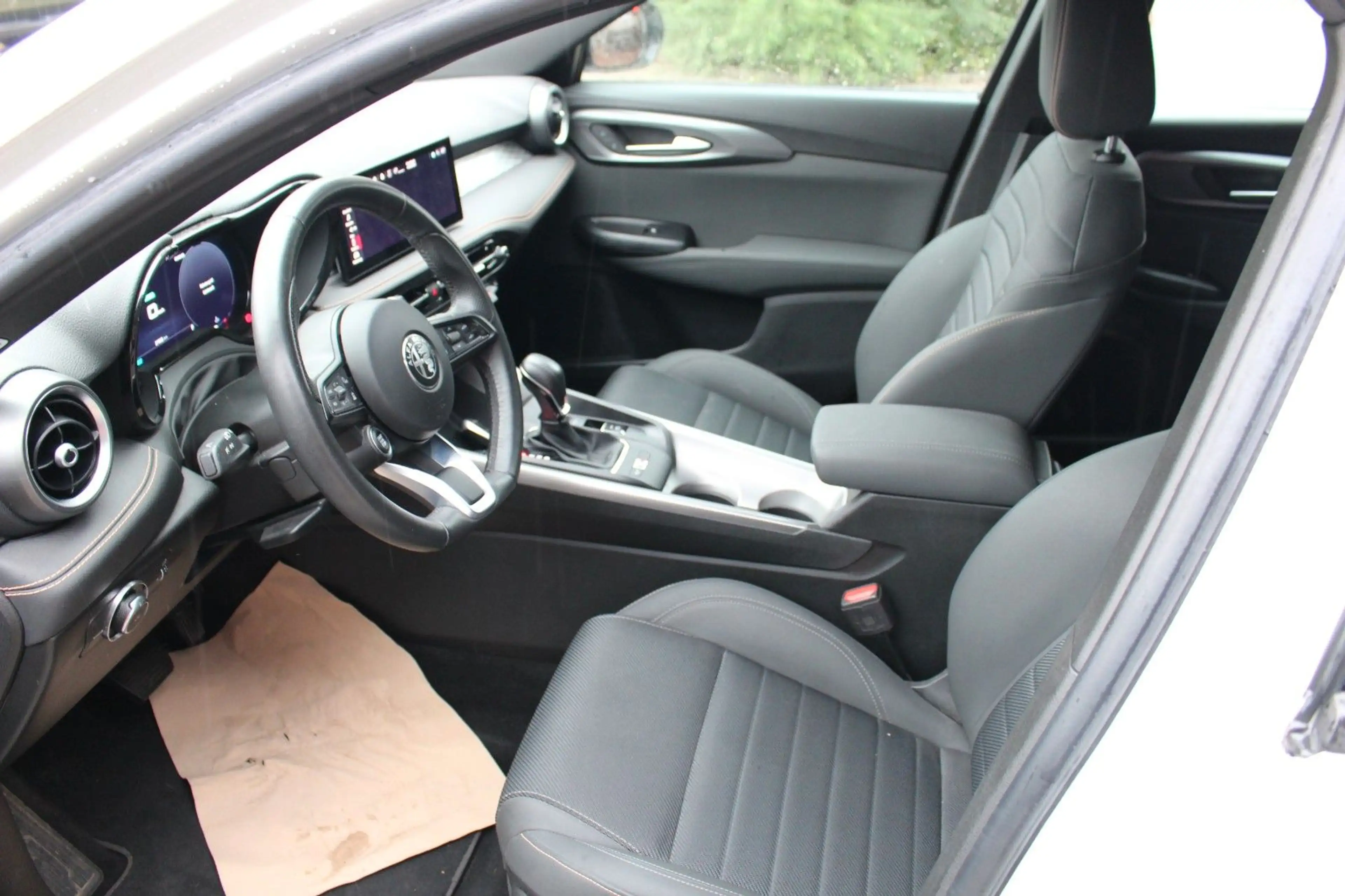 Alfa Romeo Tonale Ti  Kamera/SHZ/Matrix-LED — photo 9
