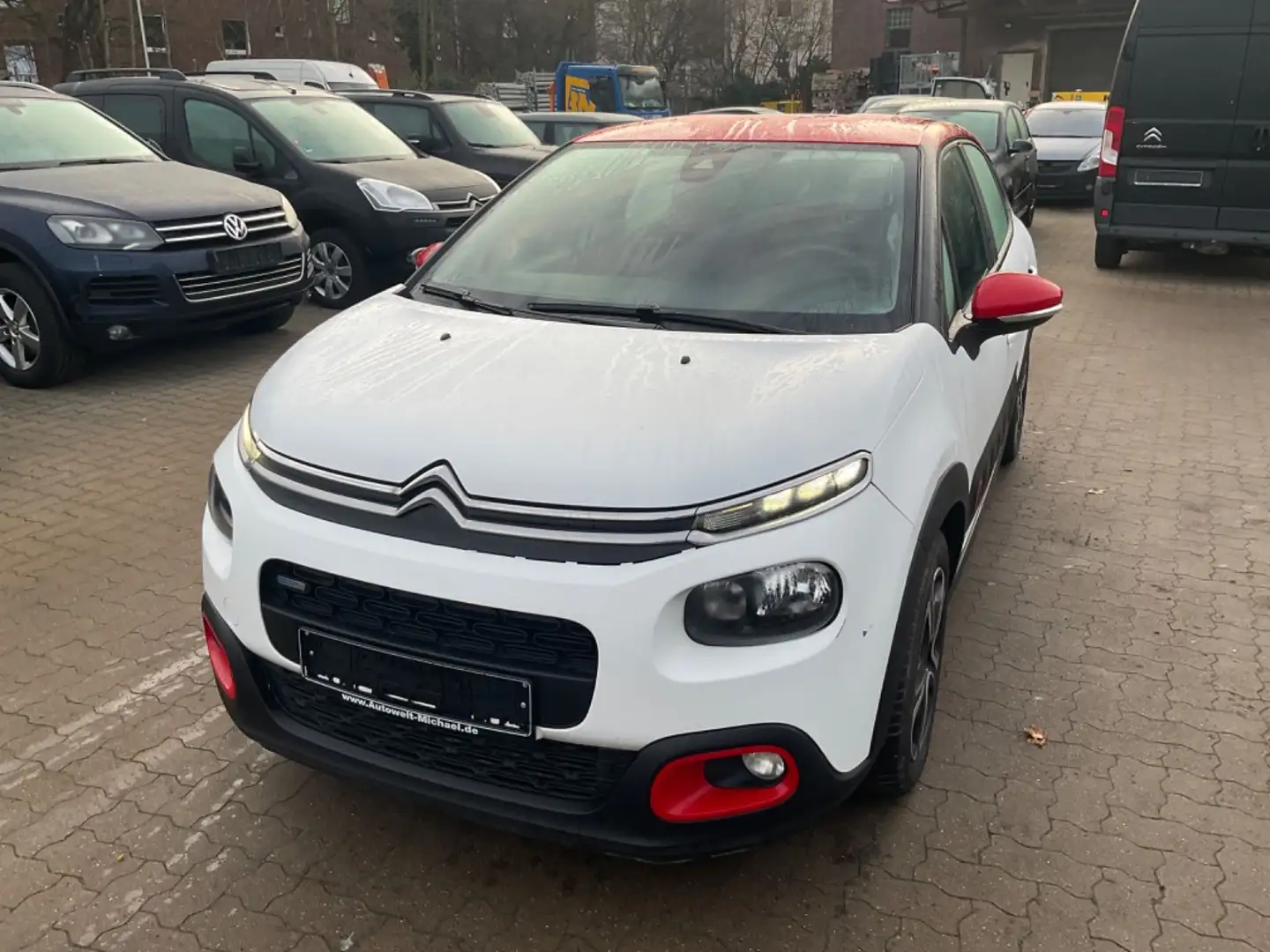 Citroen C3 Shine AUTOMATIK TÜV 04.2027 WENIG KM Weiß - 2