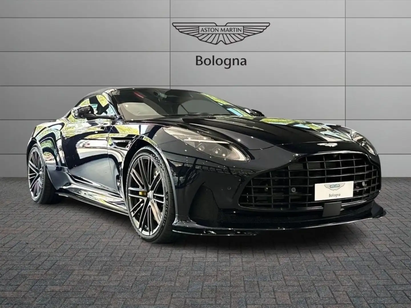 Aston Martin DB12 V8 Volante Schwarz - 1