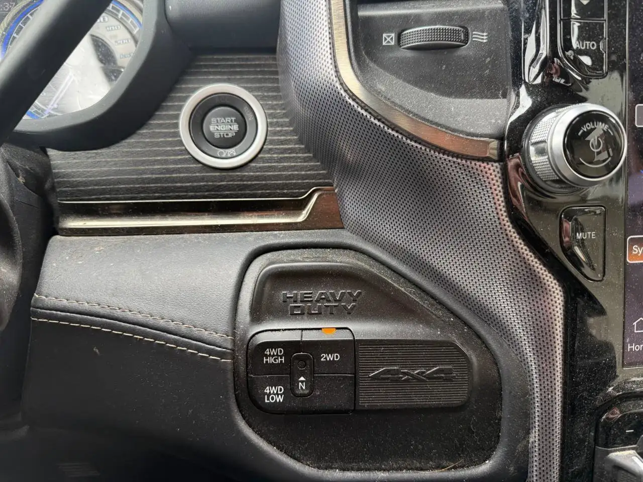 RAM 2500 снимка RAM 2500