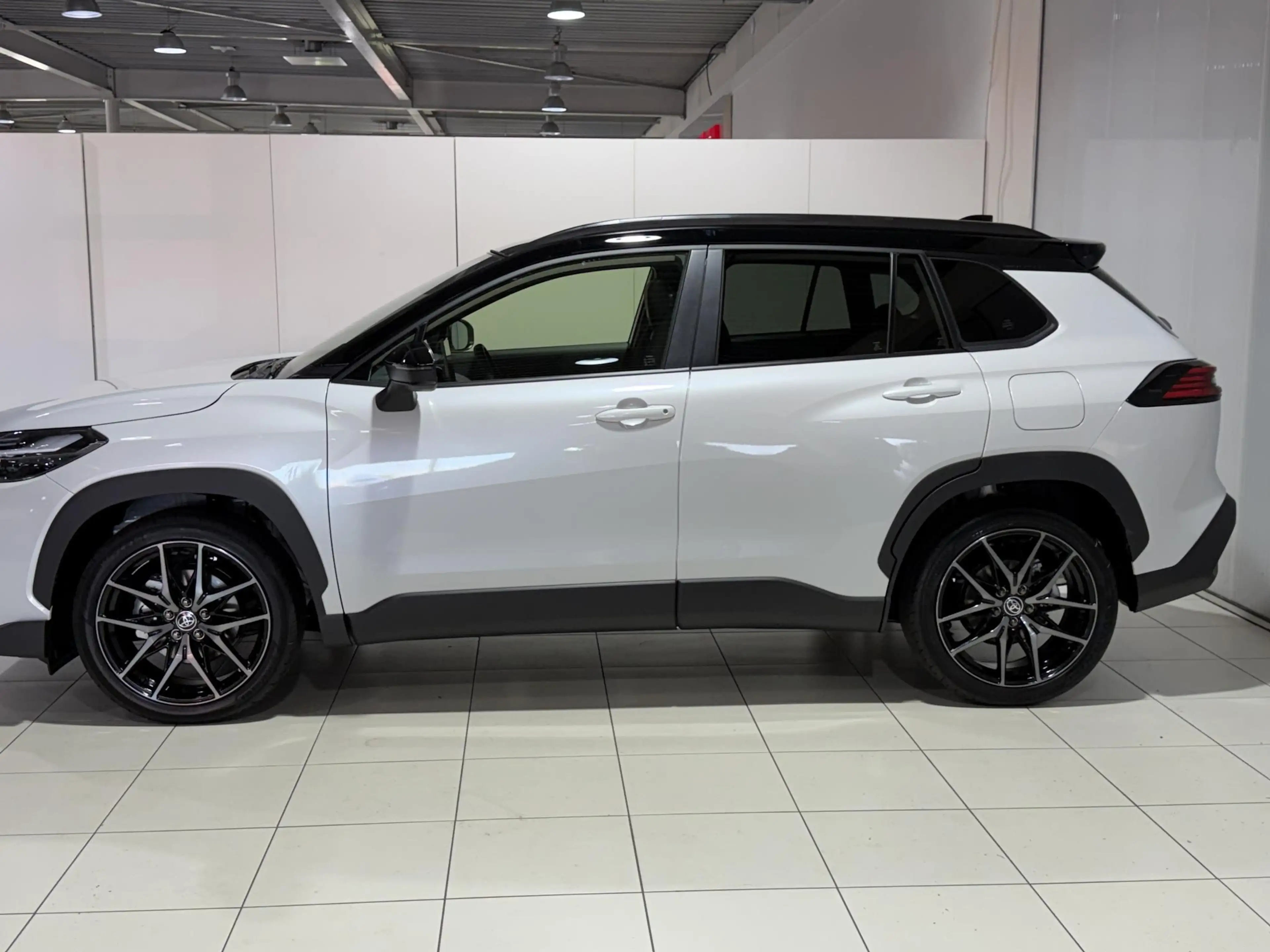 Toyota Corolla Cross Hybrid 180 GR Sport Panoramadak, JBL Geluidsysteem — photo 5