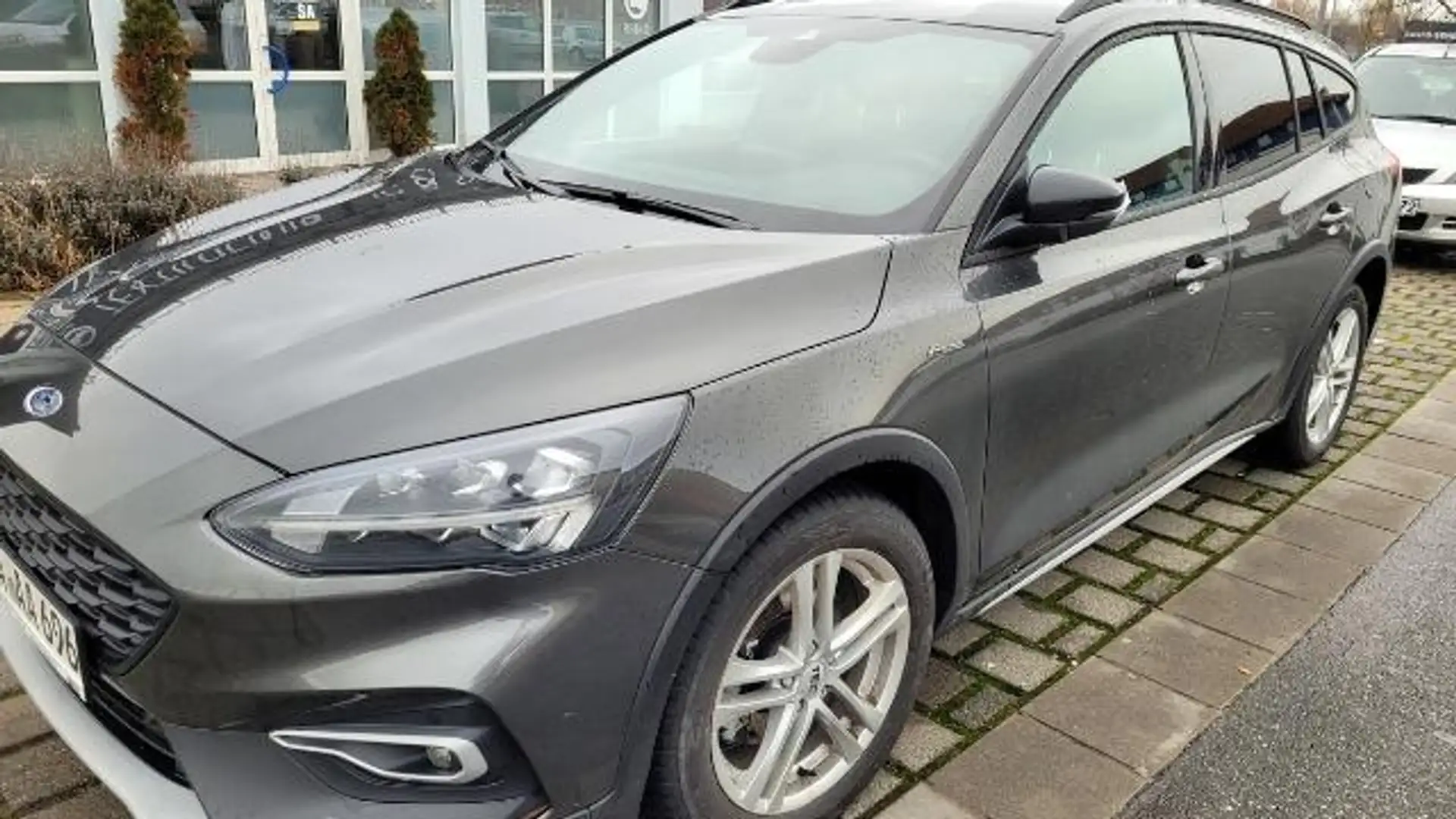 Ford Focus Turnier Active X*Navi*Winterpaket*LED* - 8-fach Grau - 1