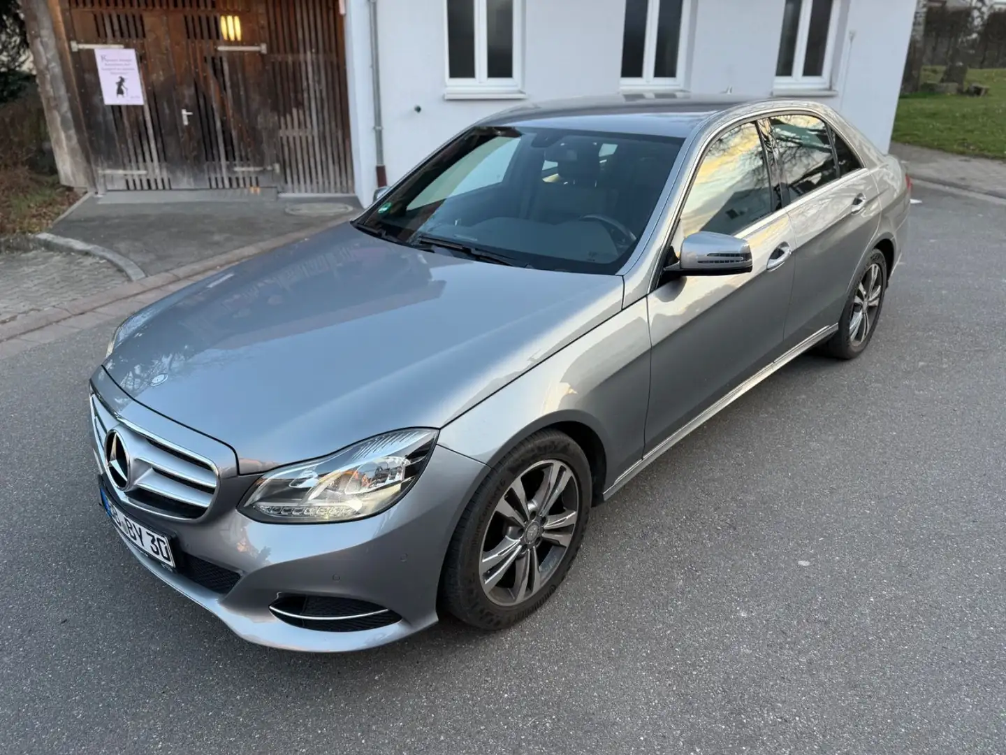 Mercedes-Benz E 200 Avantgarde BlueTec*AUTO*NAVI*LED*PDC* Срібний - 1