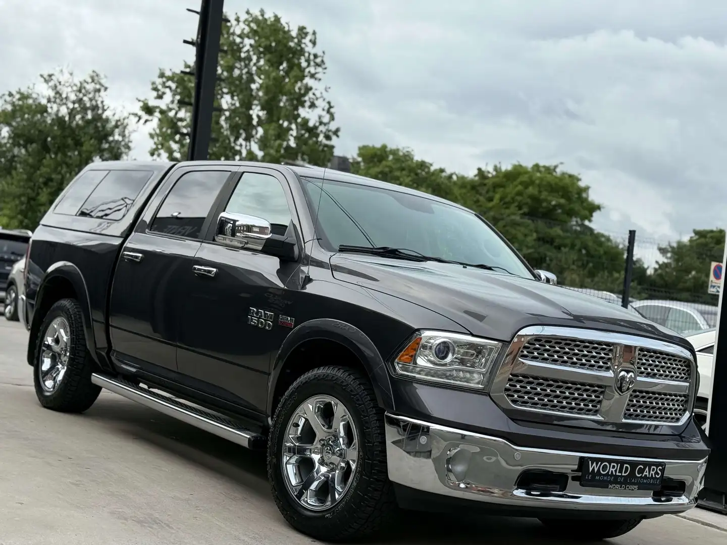 Dodge RAM 5.7i LPG LARAMIE/ TVA*BTW/ AIR-MATIC/ FULL OPTIONS Gri - 2