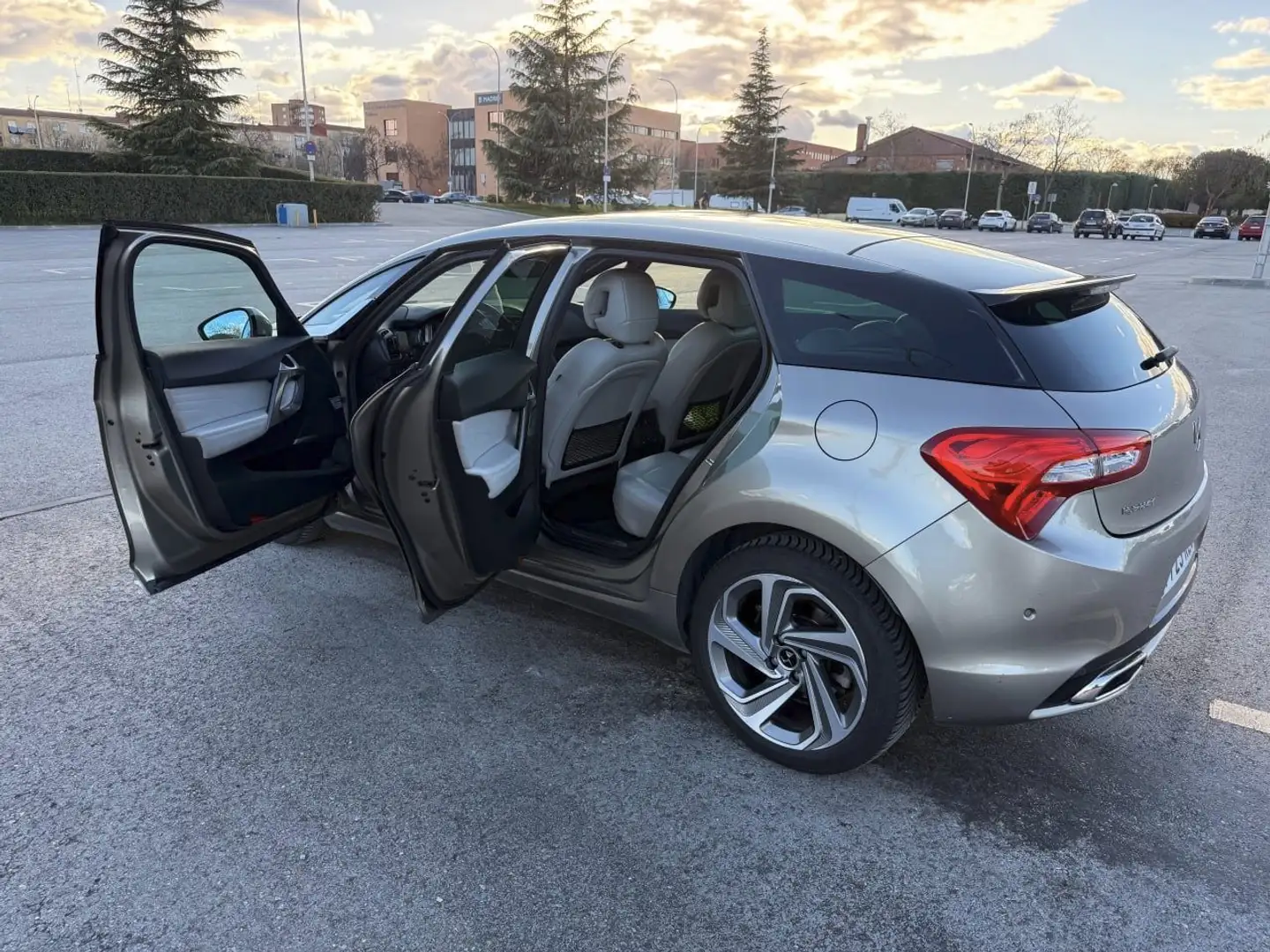 DS Automobiles DS 5 DS 5 Hybrid 4x4 Design Design Beige - 1