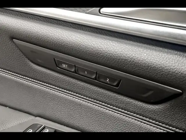 BMW 5 Series view 17