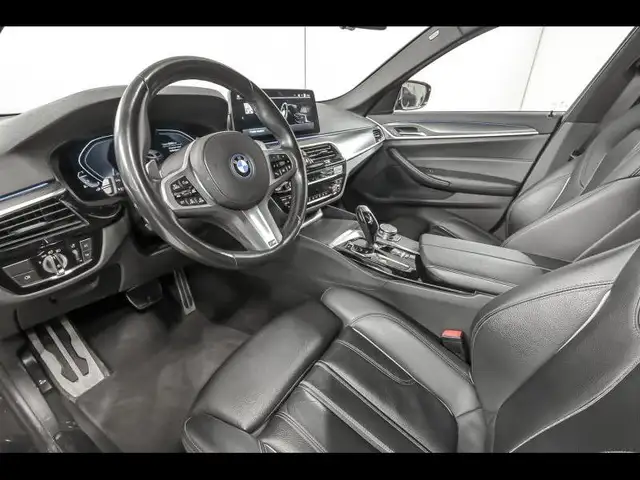 BMW 5 Series view 6