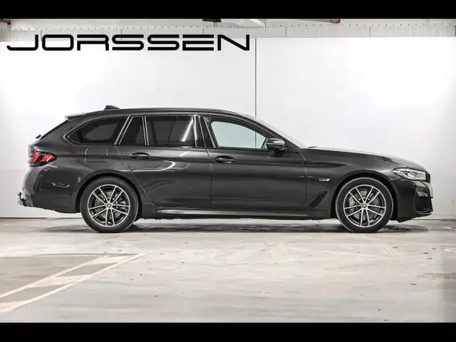 BMW 5 Series view 3