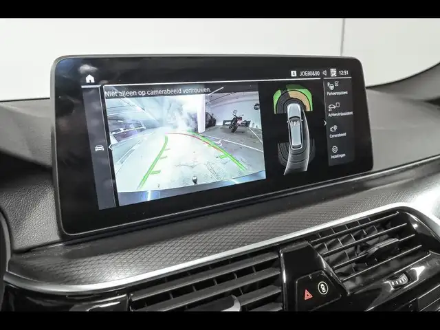 BMW 5 Series view 14