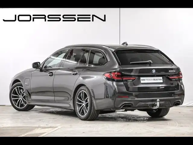 BMW 5 Series view 5