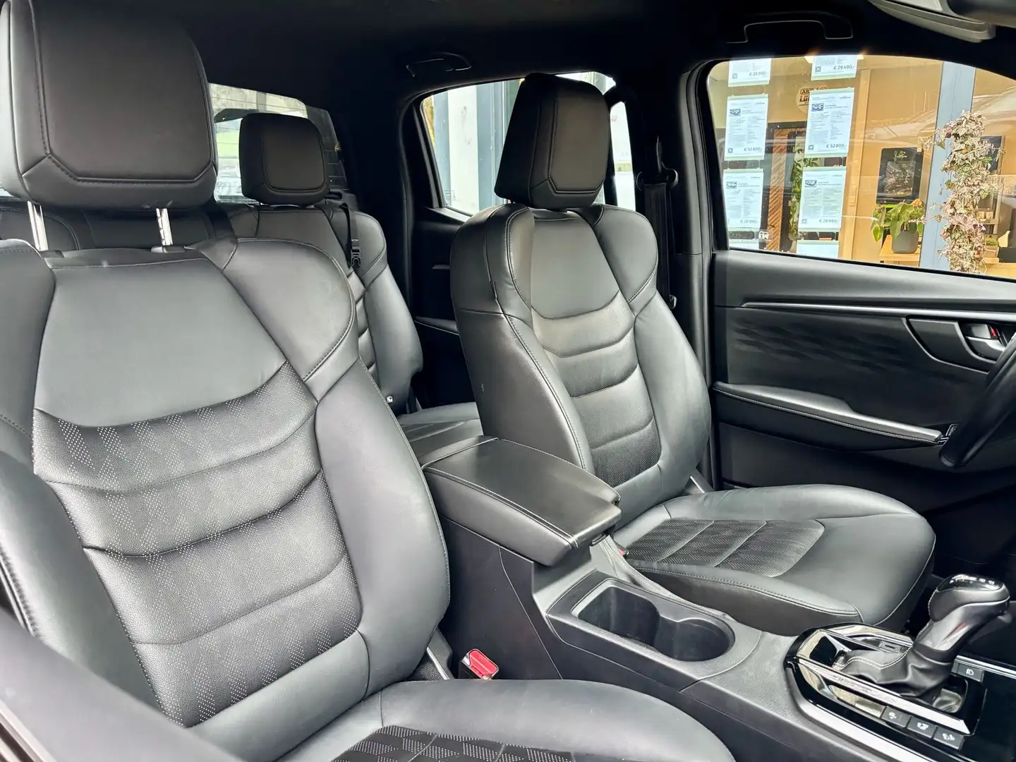 Isuzu D-Max 1.9 TD 163 CV | AUTO | HARDTOP | 35.900 € HTVA Fekete - 2