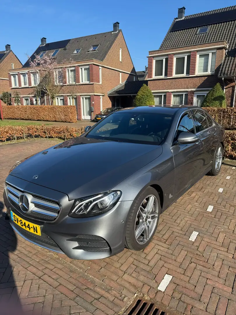 Mercedes-Benz E 220 Business Sol. AMG Grijs - 2