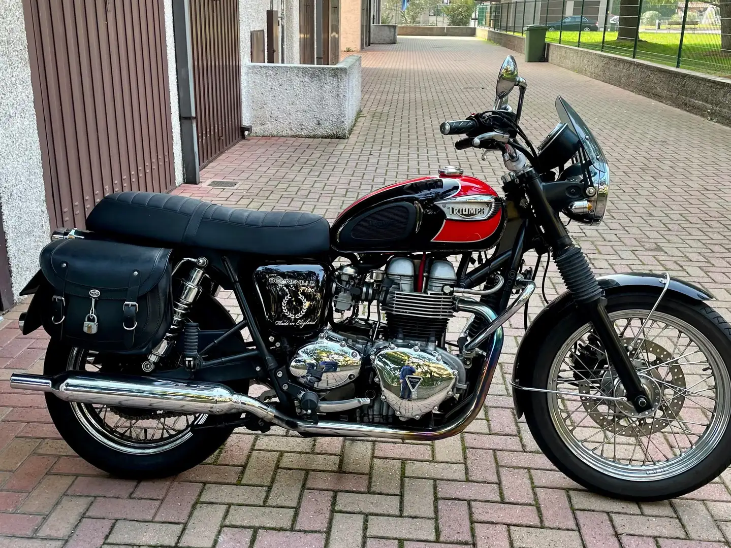 Triumph Bonneville T100 A carburatore Nero - 1