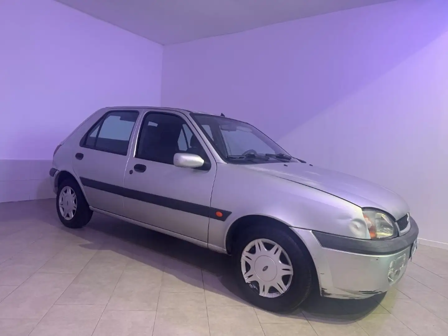 Ford Fiesta 1.2i 16V cat 5 porte Ghia Silber - 2