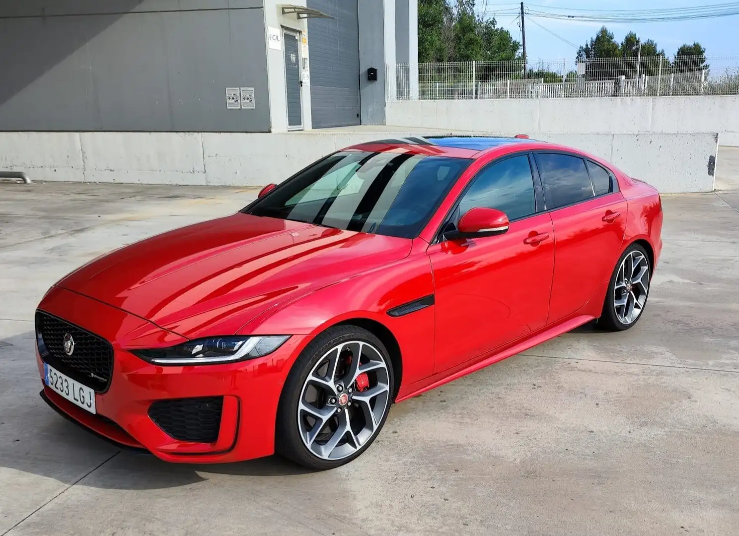 Jaguar XE XE 2.0 I4 R-Dyn SE AWD Aut. 300 R-Dyn SE Rojo - 1