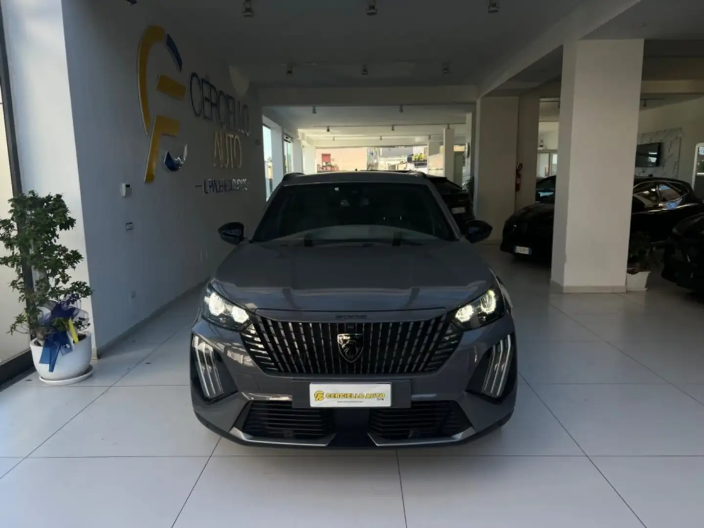 Peugeot 2008 BlueHDi 130 S&S EAT8 Allure tua da €279,00 mensi Grigio - 2