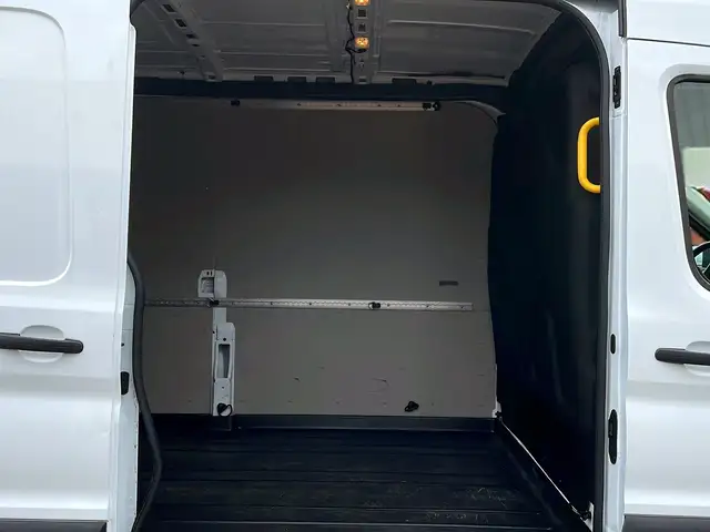 Ford Transit view 9