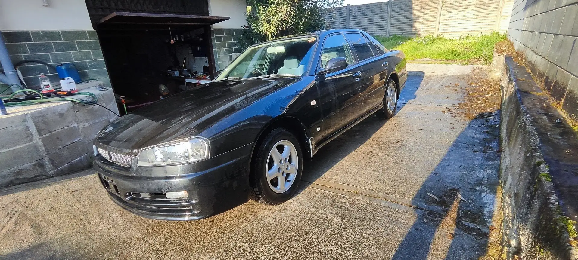 Nissan Skyline 25 GT four - 1