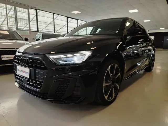 Audi A1 view 3