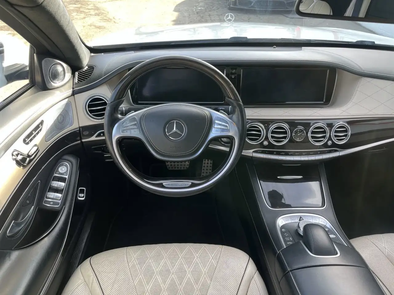 Mercedes-Benz S-Class снимка Mercedes-Benz S-Class
