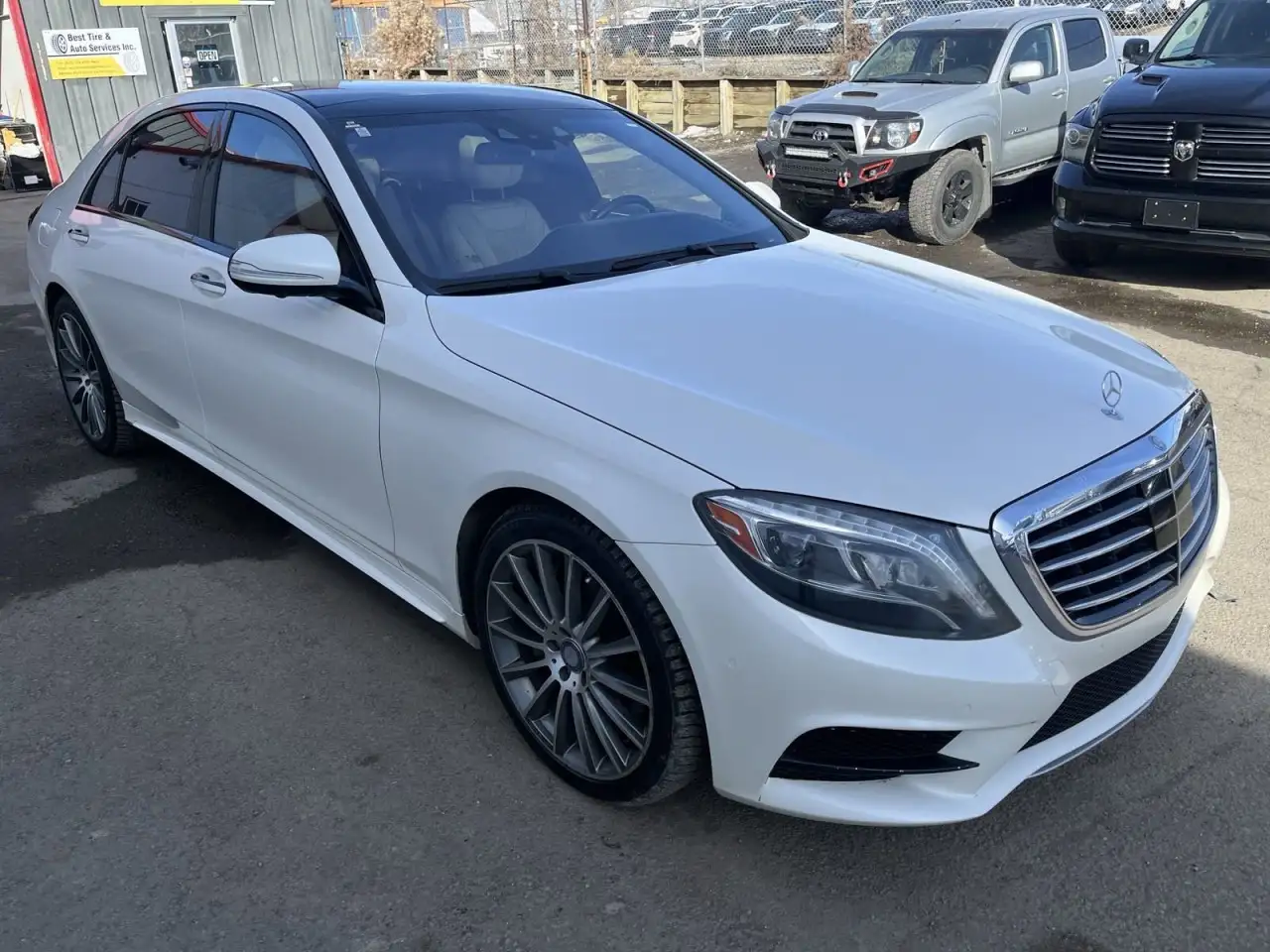 Mercedes-Benz S-Class снимка Mercedes-Benz S-Class