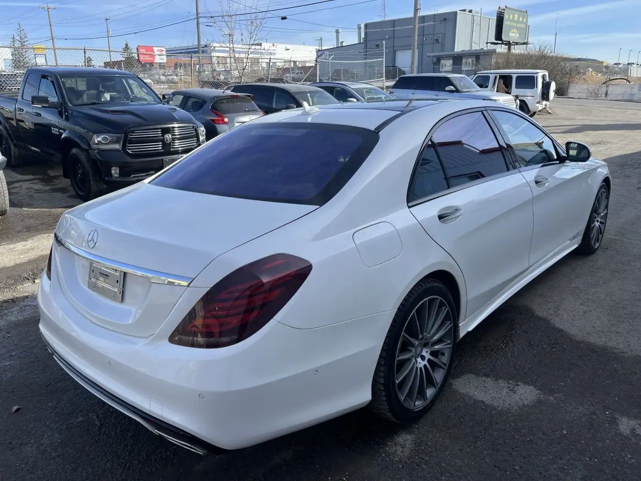 Mercedes-Benz S-Class снимка Mercedes-Benz S-Class