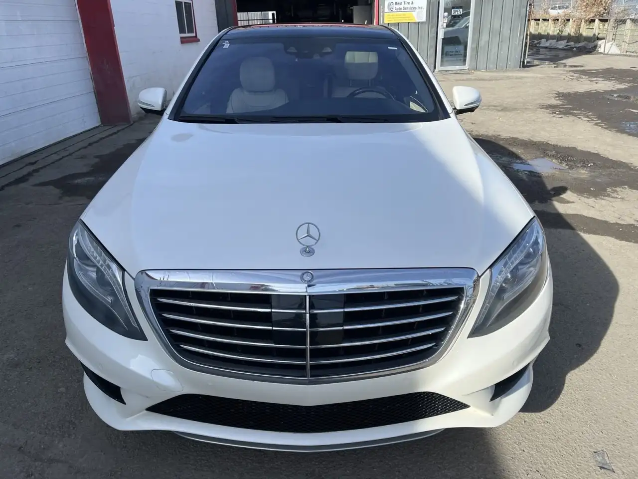 Mercedes-Benz S-Class снимка Mercedes-Benz S-Class