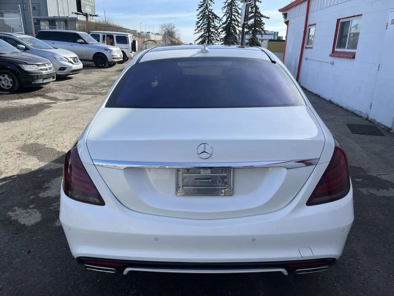 Mercedes-Benz S-Class снимка Mercedes-Benz S-Class