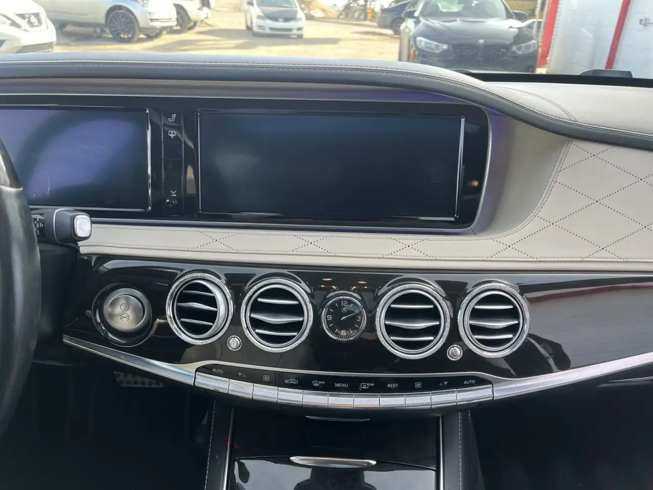 Mercedes-Benz S-Class снимка Mercedes-Benz S-Class
