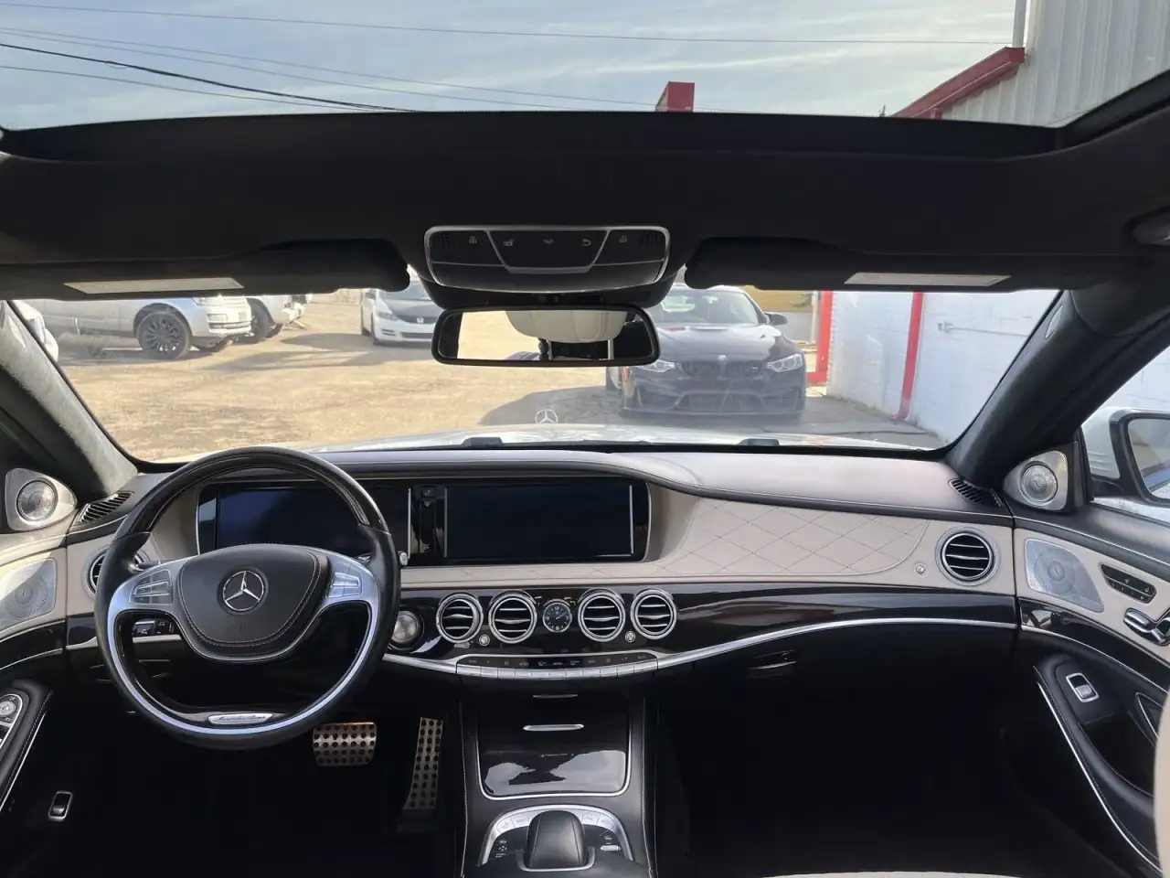 Mercedes-Benz S-Class снимка Mercedes-Benz S-Class
