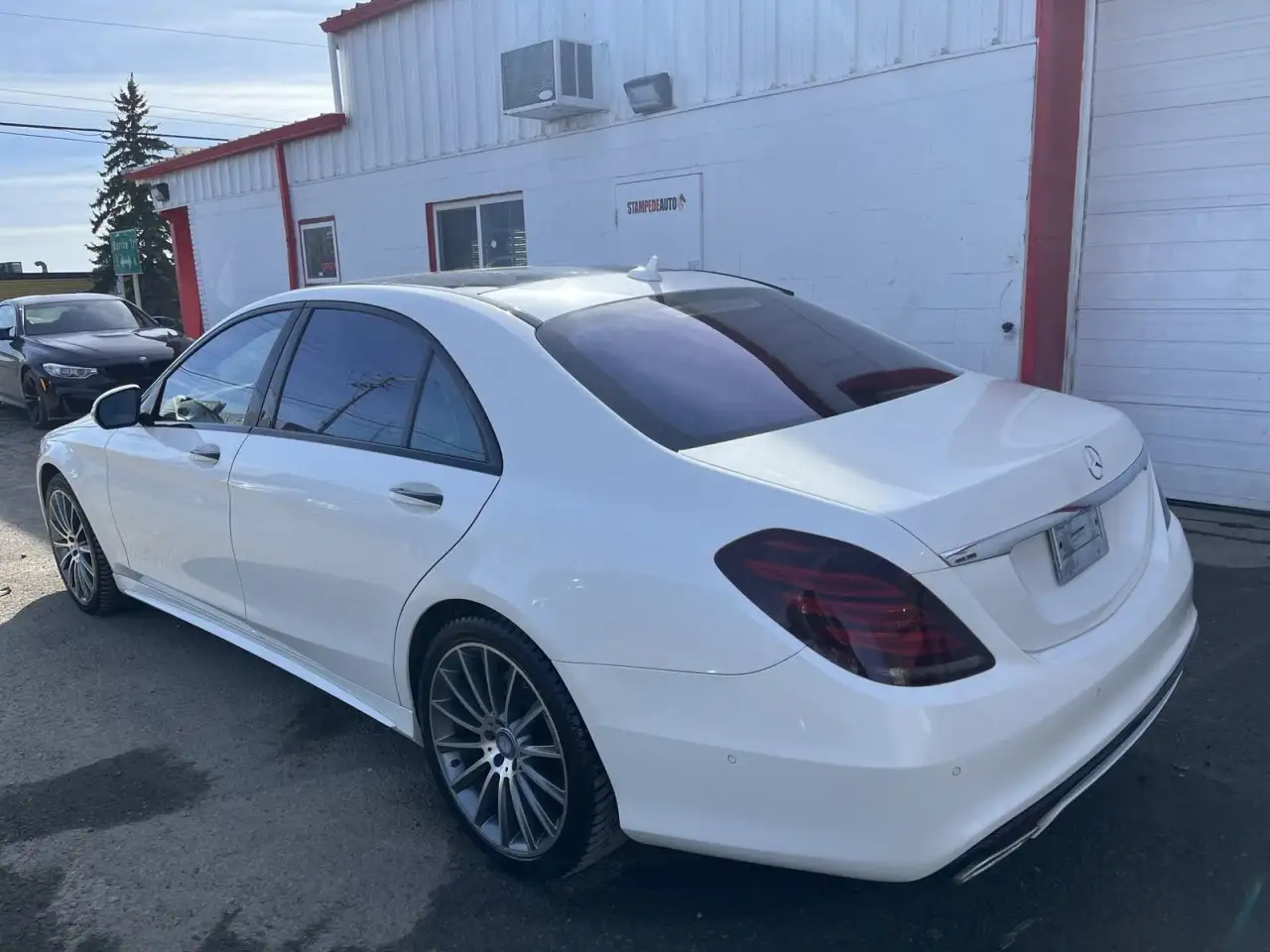 Mercedes-Benz S-Class снимка Mercedes-Benz S-Class